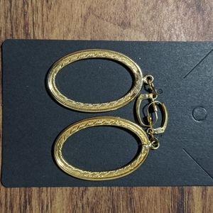 5/20$ oval Goldtone earrings